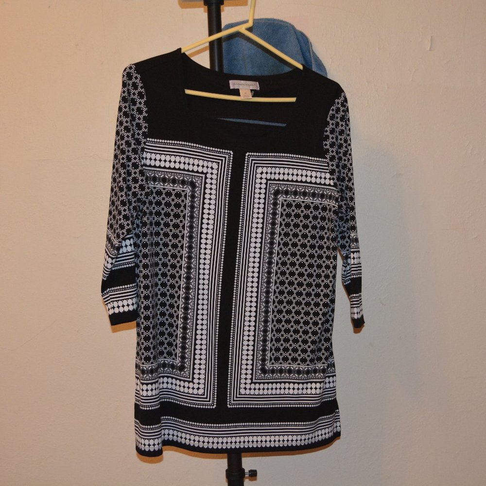 Woman's black and white tunic shirt